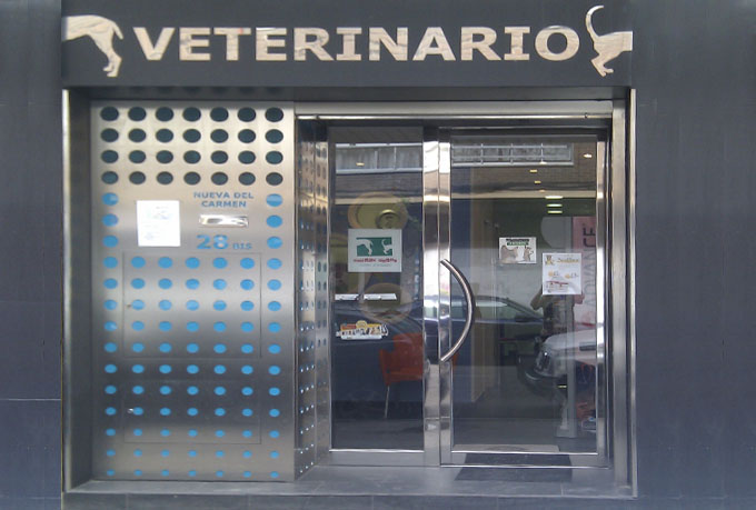 Fachada del Centro Veterinario Cuatro Patas en Valladolid